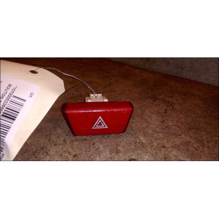 Bouton de warning occasion TOYOTA AYGO I Phase 1 06-2005->11-2009 1.0 VVTI 843320H010