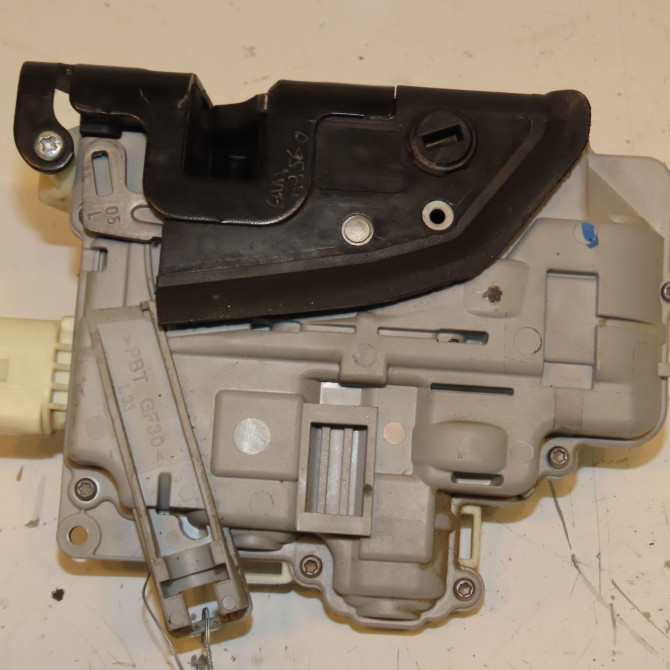 Serrure porte arg occasion AUDI Q7 I Phase 2 04-2009->04-2015 8K0839015 1