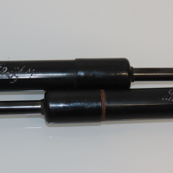 Verin d capot occasion B.M.W. SERIE 1 I Phase 2 01-2007->07-2011 116D 115CH 51237118370 2