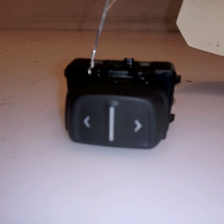 Commande lève-glace porte avant droite occasion DACIA SANDERO II Phase 1 10-2012->... 1.2i 75ch