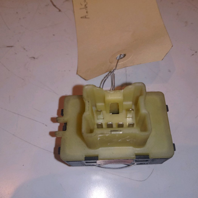 Commande lève-glace porte avant droite occasion DACIA SANDERO II Phase 1 10-2012->... 0.9 TCE 90ch 2