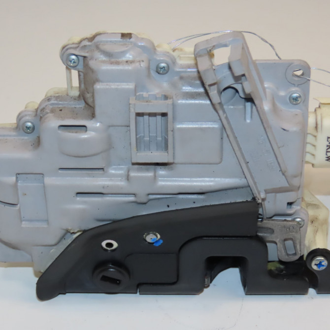 Serrure porte avg occasion AUDI A4 II Phase 2 AVANT 09-2004->04-2008 2