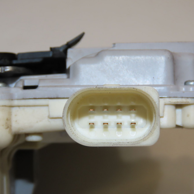 Serrure porte avg occasion AUDI A4 II Phase 2 AVANT 09-2004->04-2008 4