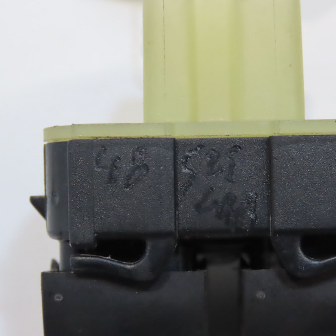 Commande lève-glace porte avant gauche occasion RENAULT CLIO IV Phase 1 07-2012->... 1.5 DCI 75ch 4