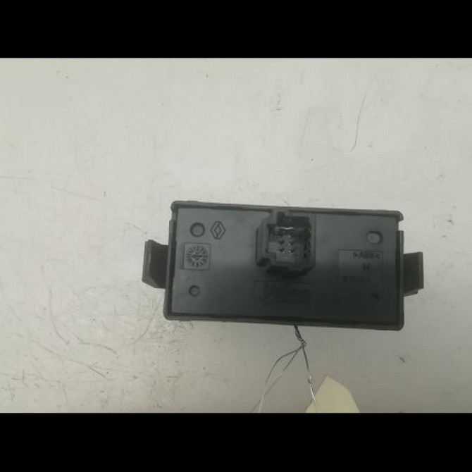 Bouton de warning occasion RENAULT MEGANE III Phase 2 01-2012->06-2014 1.5 DCI 110ch 252100502R 2