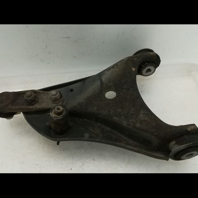 Triangle inf avd occasion RENAULT TWINGO II Phase 1 06-2007->11-2011 1.2i 60ch 8200942396 2