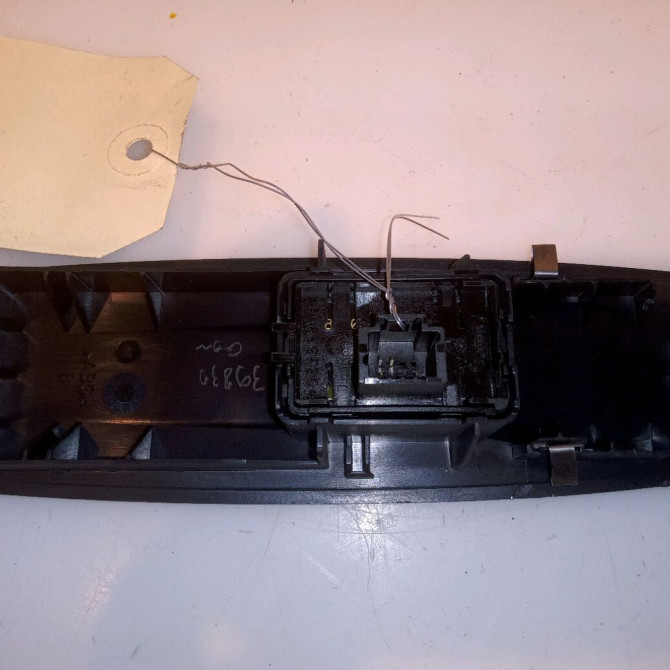 Commande lève-glace porte avant droite occasion RENAULT MEGANE III Phase 1 11-2008->01-2012 2