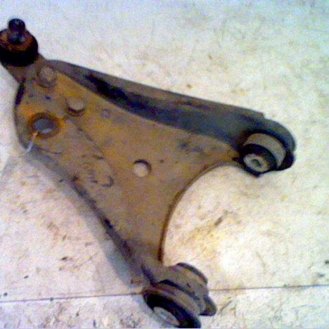 Triangle inf avg occasion RENAULT TWINGO II Phase 1 06-2007->11-2011 1.5 DCI 65ch 8200942392 1