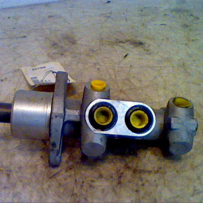 Maitre cylindre occasion RENAULT TWINGO II Phase 1 06-2007->11-2011 1.2i 16v 75ch 7701209642 2