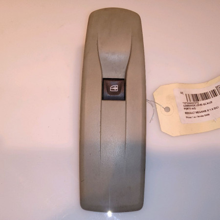 Commande lève-glace porte avant droite occasion RENAULT MEGANE III Phase 1 11-2008->01-2012 1.9 DCI 130ch