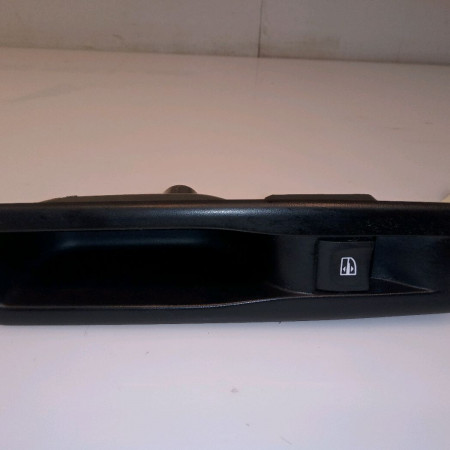 Commande leve-glace porte arrière droite occasion RENAULT MEGANE III Phase 1 11-2008->01-2012 1.6i 16v 110ch