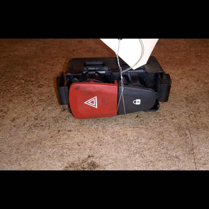 Bouton de warning occasion RENAULT MEGANE III Phase 2 01-2012->06-2014 1.5 DCI 110ch 252100502R 1