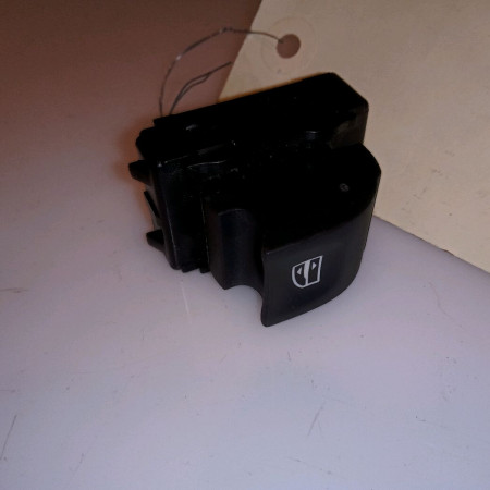 Commande lève-glace porte avant droite occasion RENAULT MEGANE III Phase 1 11-2008->01-2012 1.6i 16v 110ch