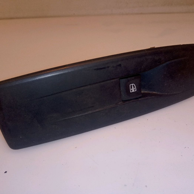 Commande lève-glace porte avant droite occasion RENAULT MEGANE III Phase 1 11-2008->01-2012 1.5 DCI 110ch 1