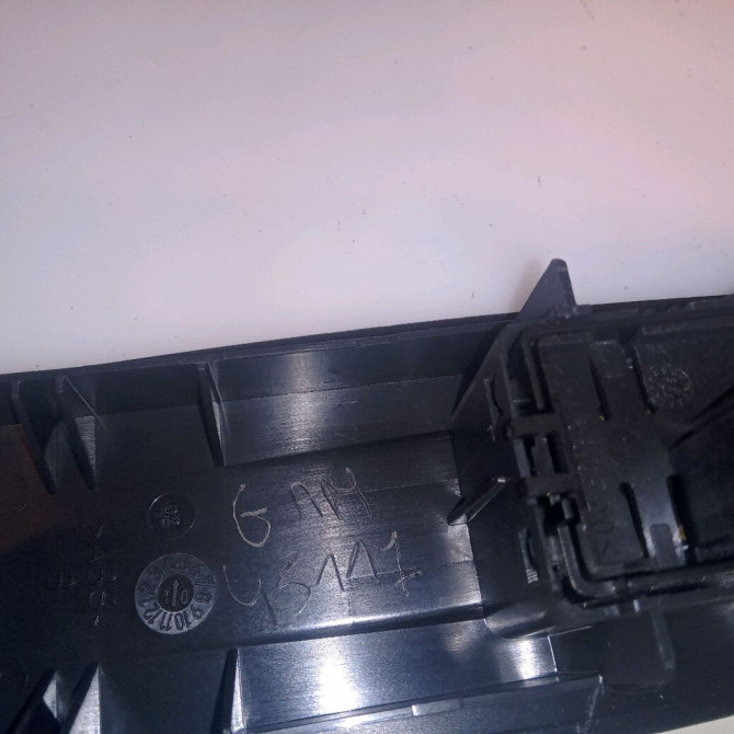 Commande lève-glace porte avant droite occasion RENAULT MEGANE III Phase 1 11-2008->01-2012 1.5 DCI 110ch 3