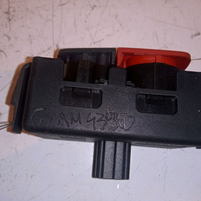 Bouton de warning occasion RENAULT SCENIC III Phase 1 04-2009->11-2011 1.5 DCI 110ch 252100502R 3