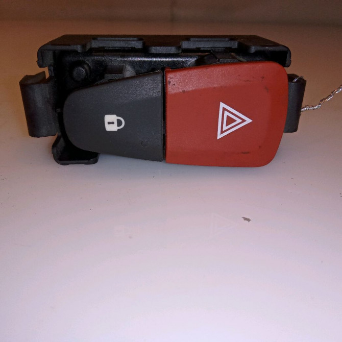 Bouton de warning occasion RENAULT SCENIC III Phase 1 04-2009->11-2011 1.9 DCI 130ch 252100502R 1