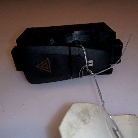 Bouton de warning occasion RENAULT MEGANE III Phase 2 01-2012->06-2014 1.5 DCI 110ch 252100502R