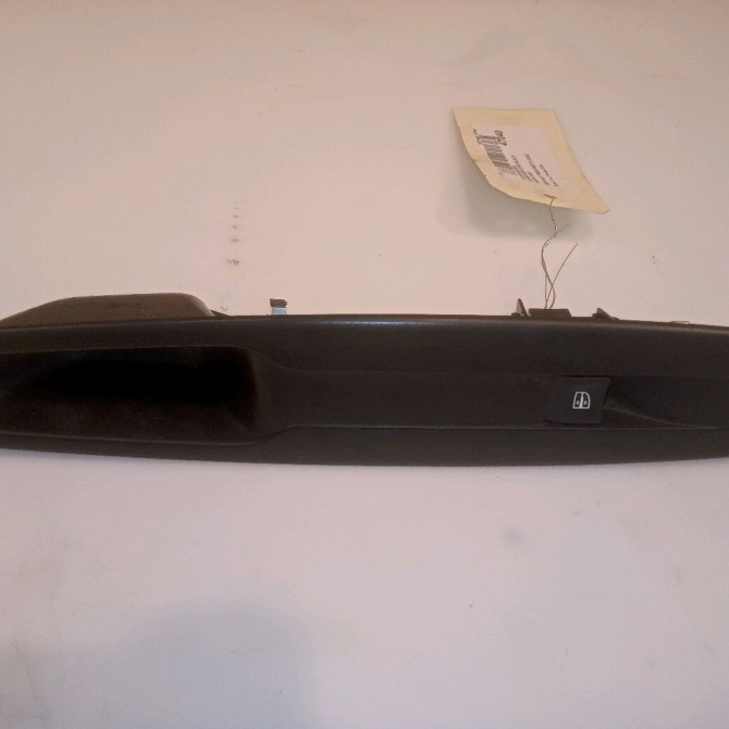 Commande lève-glace porte avant droite occasion RENAULT MEGANE III Phase 1 11-2008->01-2012 1.5 DCI 110ch 1