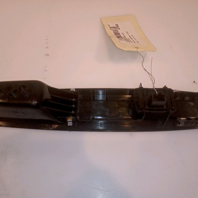 Commande lève-glace porte avant droite occasion RENAULT MEGANE III Phase 1 11-2008->01-2012 1.5 DCI 110ch 2