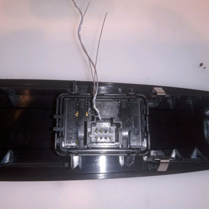 Commande lève-glace porte avant droite occasion RENAULT MEGANE III Phase 1 11-2008->01-2012 1.5 DCI 110ch 3