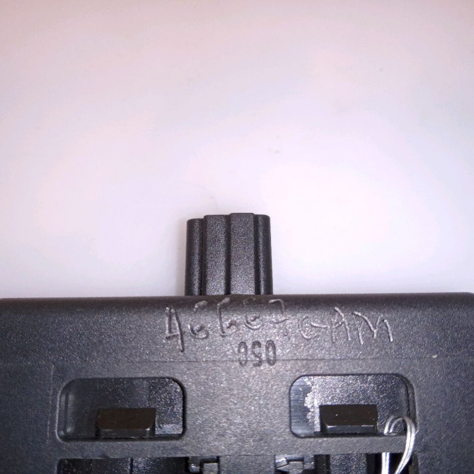 Bouton de warning occasion RENAULT SCENIC III Phase 1 04-2009->11-2011 1.9 DCI 130ch 252100502R 4