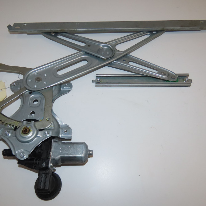 Mecanisme + moteur lève-glace avant droit occasion TOYOTA YARIS III Phase 2 06-2014->... 1.5 100ch 698100D300 1