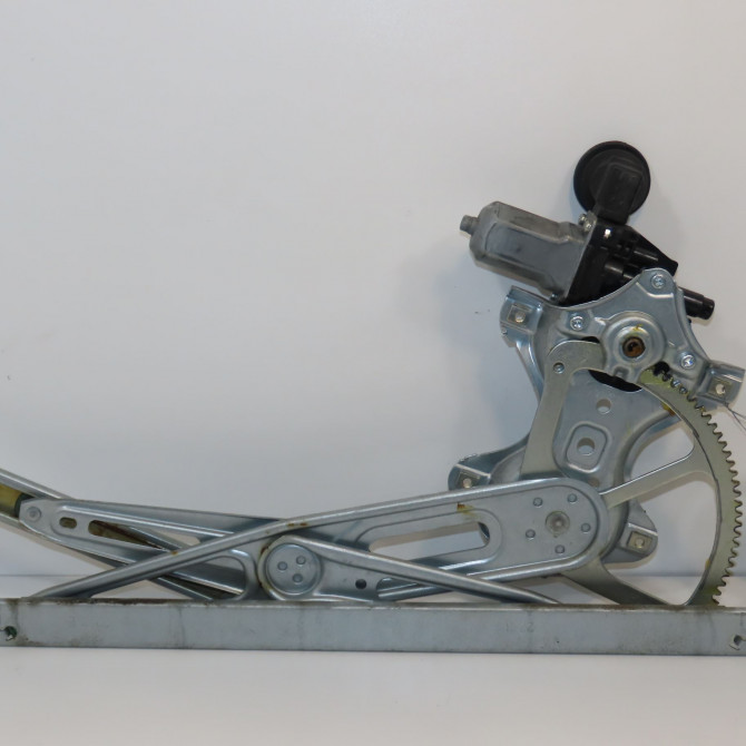 Mecanisme + moteur lève-glace avant droit occasion TOYOTA YARIS III Phase 1 04-1995->04-1999 1.5 HYBRID 100ch 698100D300 1