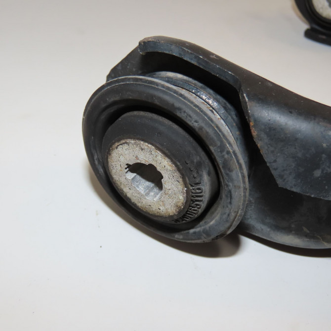 Triangle inf avd occasion RENAULT TWINGO II Phase 1 06-2007->11-2011 1.2i 16v 75ch 8200942396 2