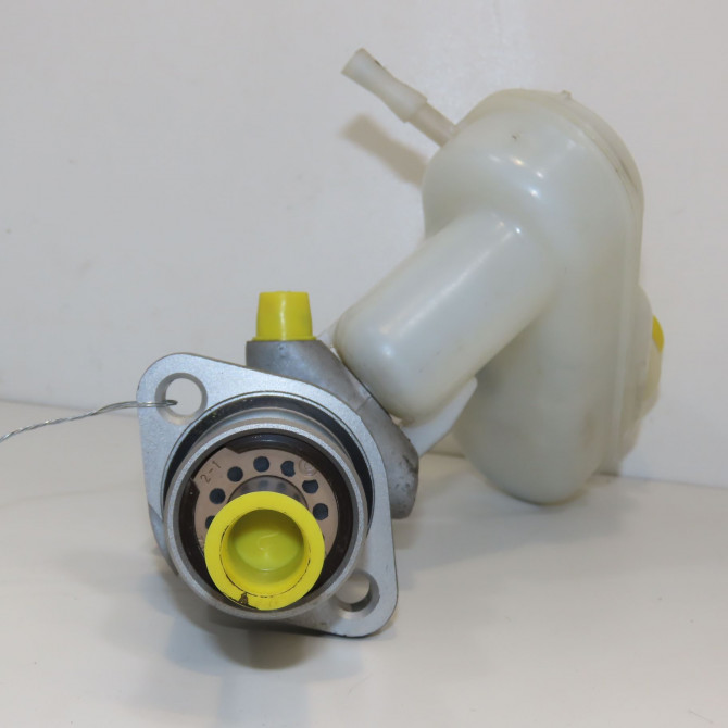 Maitre cylindre occasion RENAULT TWINGO II Phase 1 06-2007->11-2011 1.2i 16v 75ch 7701209642 3