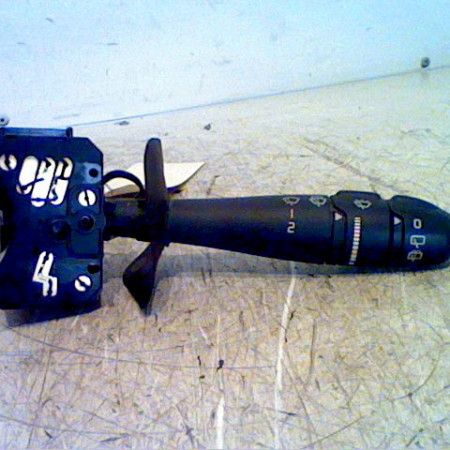 Commande essuie glace occasion RENAULT MEGANE I Phase 2 03-1999->06-2003 1.4i 16v 7701047263