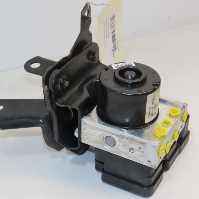Unité hydraulique ABS occasion TOYOTA YARIS II Phase 1 12-2005->11-2009 1.3 VVT-i 440500D041 1