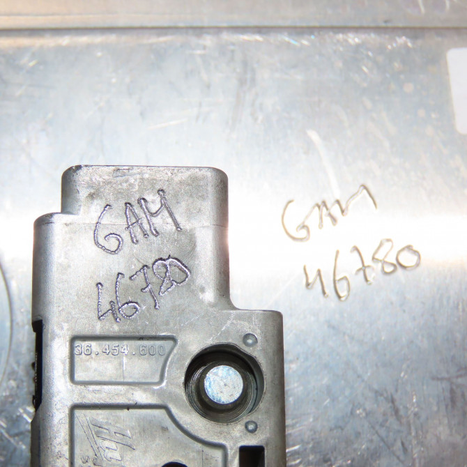 Calculateur moteur occasion PEUGEOT 2008 Phase 1 01-2013->... 1.6 E-HDI 92ch 1610190180 8