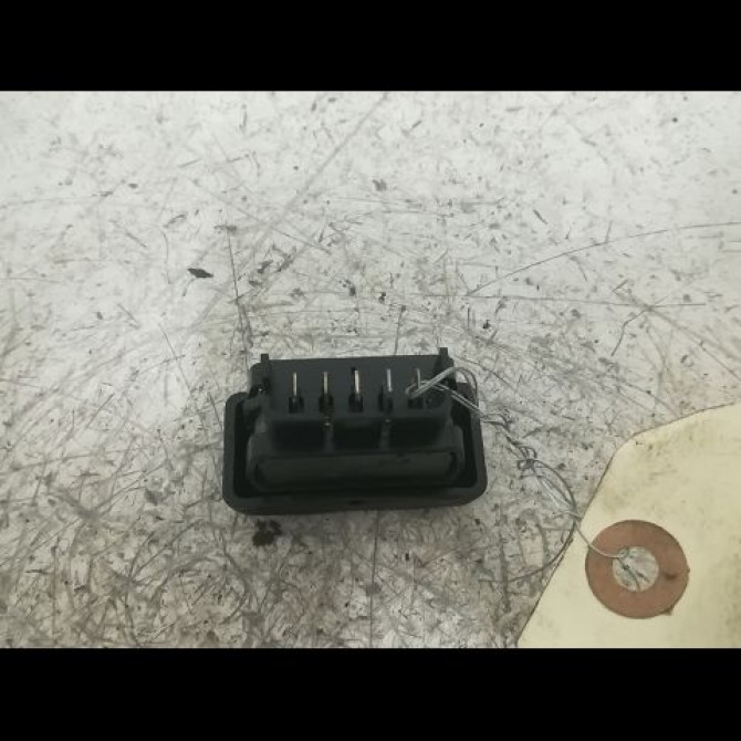 Commande lève-glace porte avant droite occasion DACIA LOGAN I Phase 1 MCV 01-2007->10-2008 1.5 DCI 85ch 2