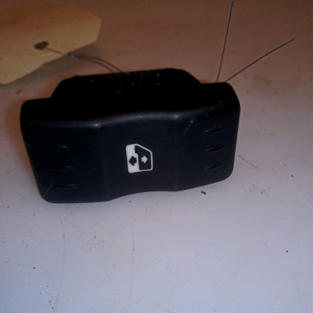 Commande lève-glace porte avant droite occasion DACIA LOGAN I Phase 1 MCV 01-2007->10-2008 1.5 DCI 85ch 8200602227