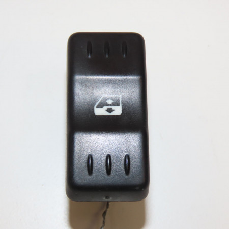Commande lève-glace porte avant droite occasion DACIA LOGAN I Phase 1 MCV 01-2007->10-2008 1.5 DCI 85ch
