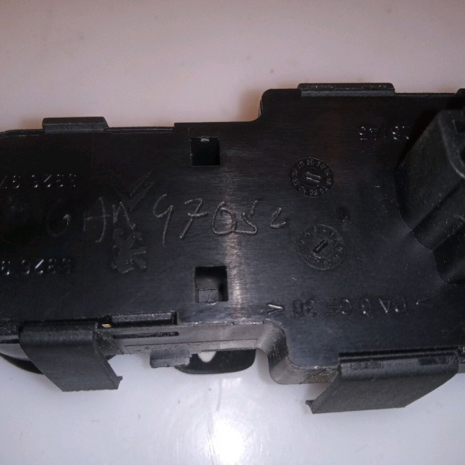 Commande lève-glace porte avant gauche occasion PEUGEOT 307 CC Phase 2 06-2005->06-2008 3