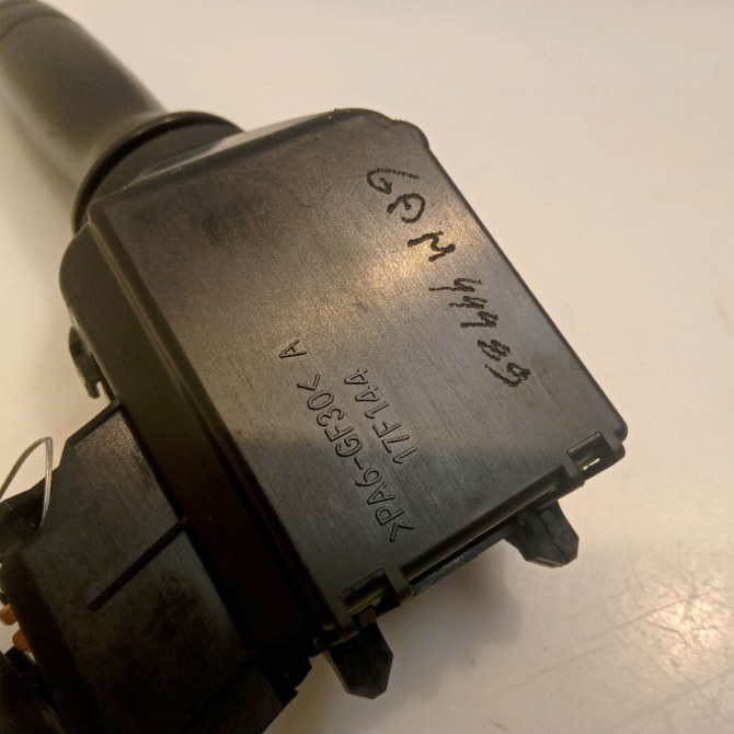 Commande essuie glace occasion PEUGEOT 108 Phase 1 06-2014->... 1.0 VVTI 68ch B000777880 3