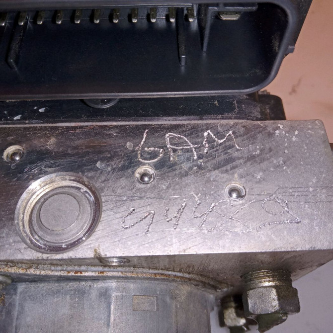 Unité hydraulique ABS occasion PEUGEOT 108 Phase 1 06-2014->... 1.0 VVTI 68ch 1611918680 3