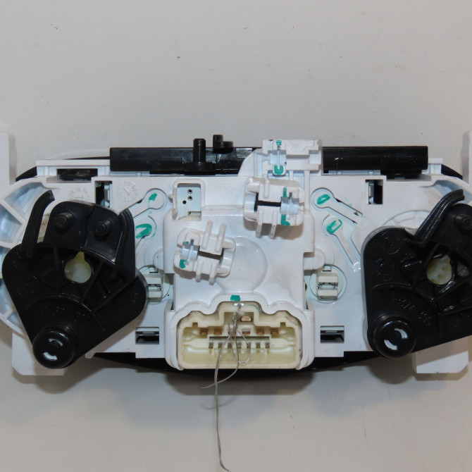 Commande de chauffage occasion DACIA SANDERO II Phase 1 04-1995->04-1999 1.0i 75ch 275108150R 2