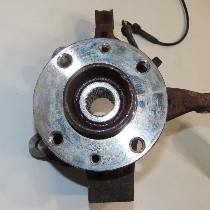 Moyeu avg occasion DACIA SANDERO II Phase 1 04-1995->04-1999 1.0i 75ch 402027463R 1