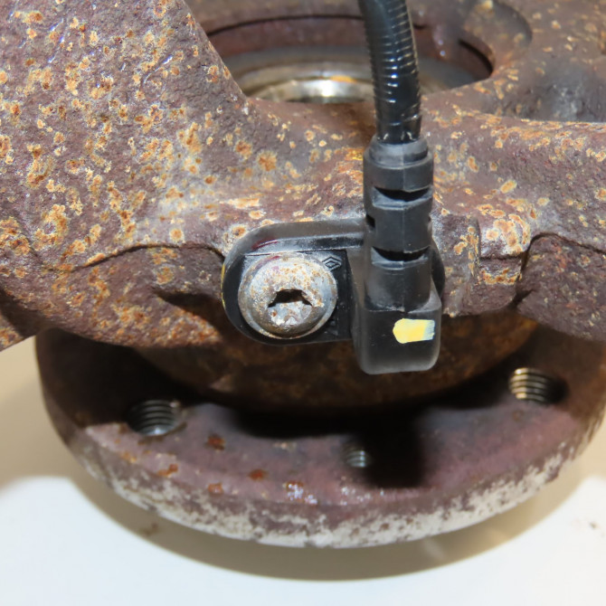 Moyeu avg occasion DACIA SANDERO II Phase 1 04-1995->04-1999 1.0i 75ch 402027463R 3