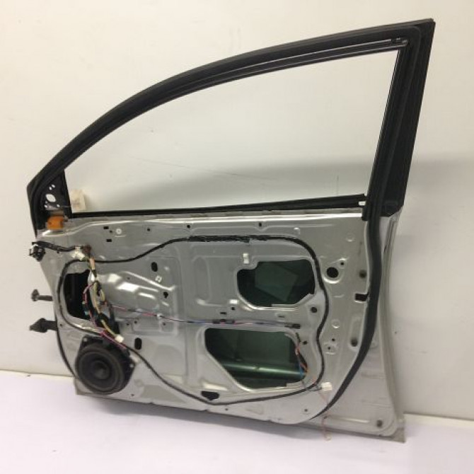 Porte avant droite occasion TOYOTA AVENSIS II phase 1 05-2003->08-2006 6700105050 2