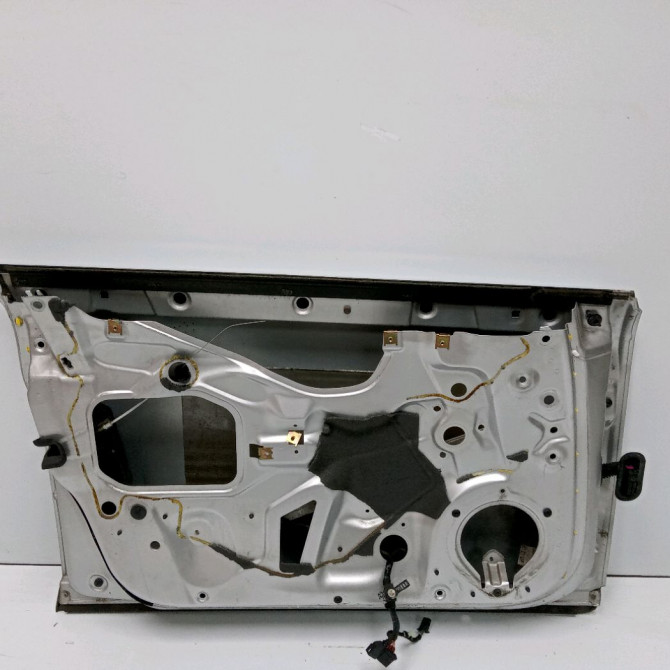 Porte avant gauche occasion AUDI A4 II 8E0831051 2