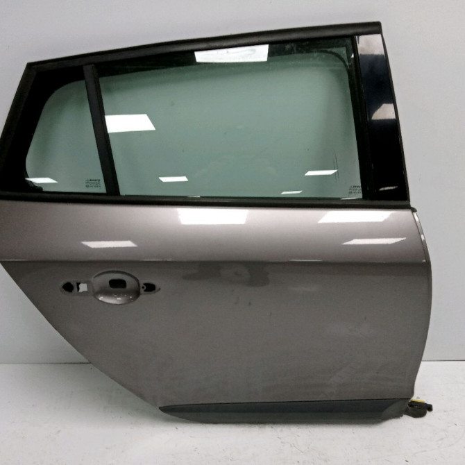 Porte arrière droite occasion RENAULT MEGANE III Phase 1 04-1995->04-1999 1.9 DCI 130ch 821004555R 1