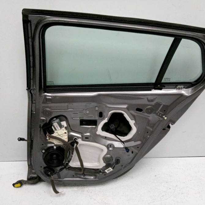 Porte arrière droite occasion RENAULT MEGANE III Phase 1 04-1995->04-1999 1.9 DCI 130ch 821004555R 3