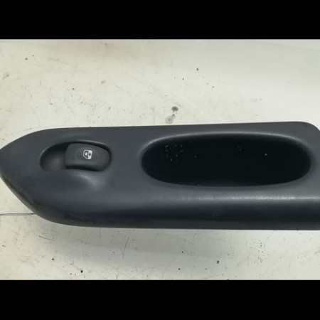Commande leve-glace porte arrière droite occasion RENAULT ESPACE III Phase 1 12-1996->09-2002 2.2 DCI 115ch 7700876404