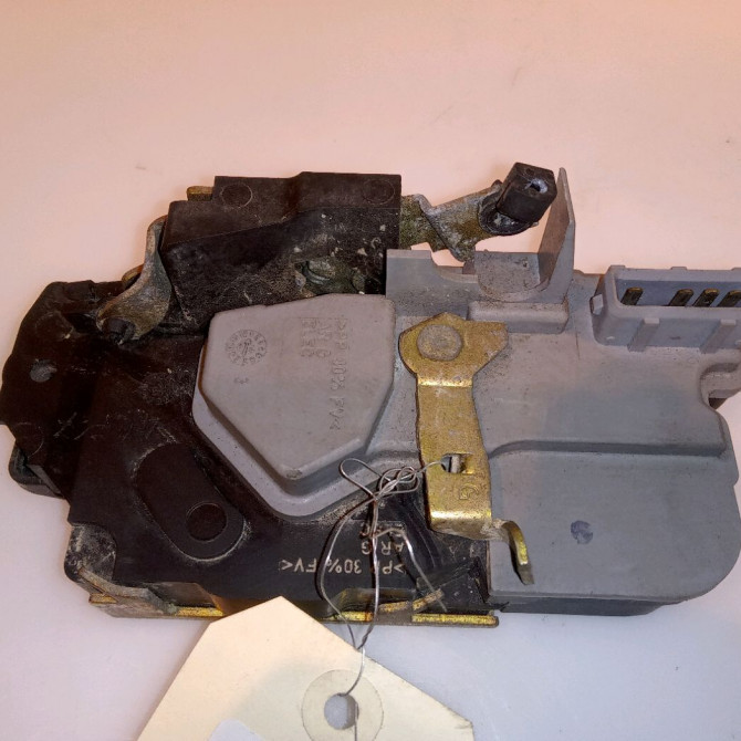 Serrure porte arg occasion PEUGEOT 206 Phase 1 09-1998->03-2009 1.4i 913772 2