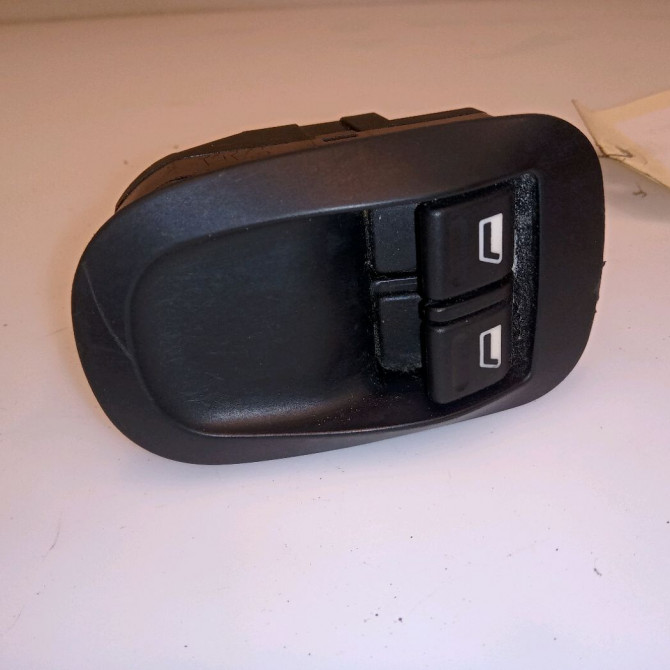 Commande lève-glace porte avant gauche occasion PEUGEOT 206 Phase 2 02-2003->02-2009 1.4i 75ch 6552WQ 1