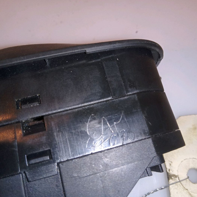 Commande lève-glace porte avant gauche occasion PEUGEOT 206 Phase 2 02-2003->02-2009 1.4i 75ch 6552WQ 4